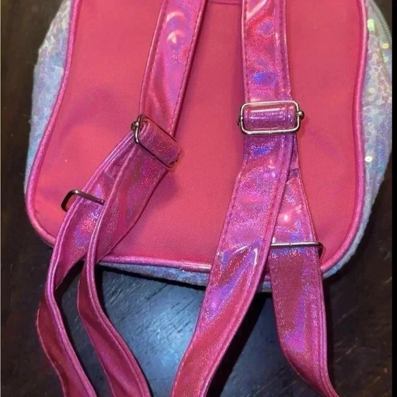 Adorable Hello Kitty Mini Backpack - Perfect for Everyday Use! 8in x 10in - Picture 5 of 5